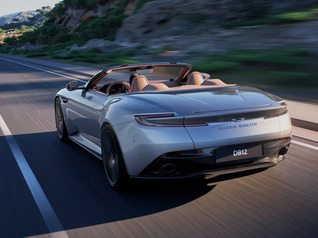 Фото Aston Martin DB12 (2026) — вид сзади. Корма: рисунок фонарей, бампер и оформление пятой двери Aston Martin DB12 (2026) — вид сзади