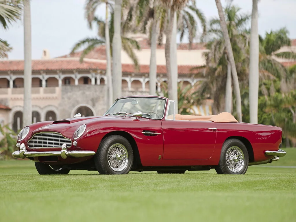 Aston Martin DB5 (1965) — вид сбоку