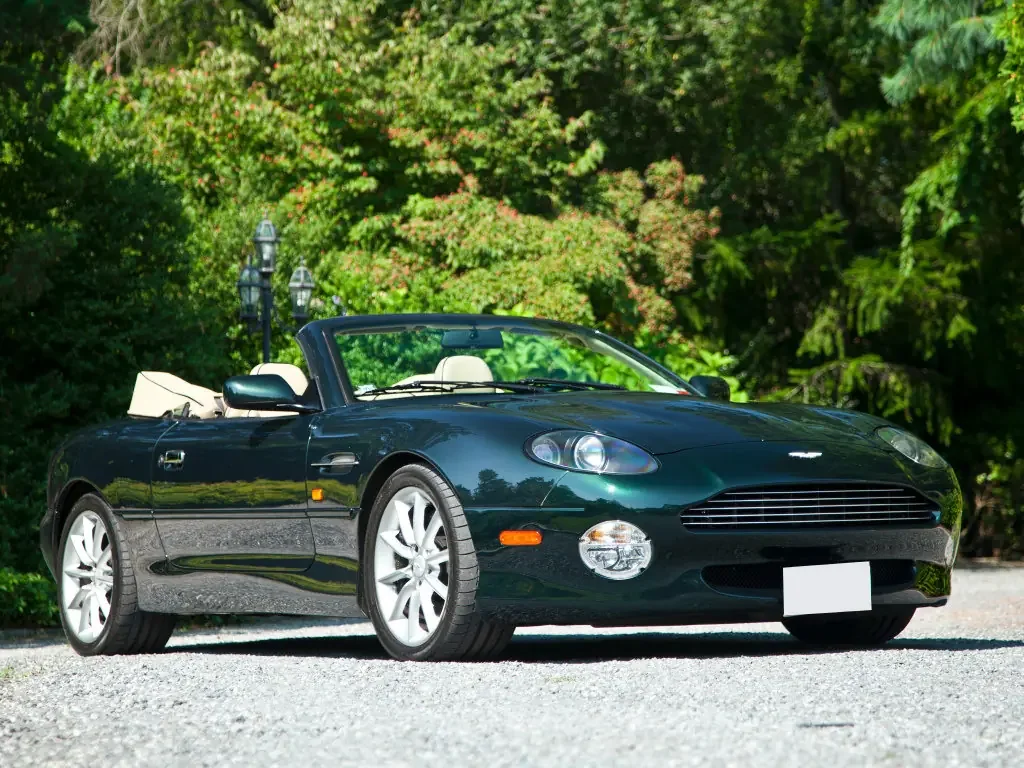 Фото Aston Martin DB7 (2003) — внешний вид, фото 3. Кузов снаружи: пропорции и линии Aston Martin DB7 (2003) — внешний вид, фото 3