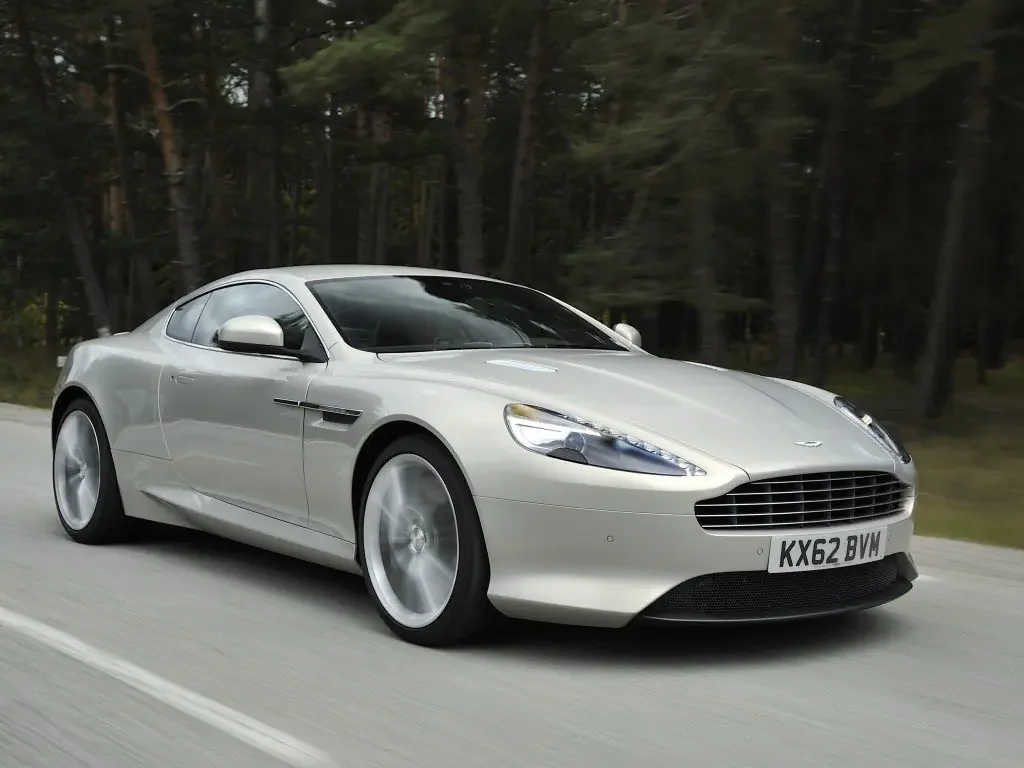 Фото Aston Martin DB9 (2016) — внешний вид, фото 2. Общий вид машины снаружи Aston Martin DB9 (2016) — внешний вид, фото 2