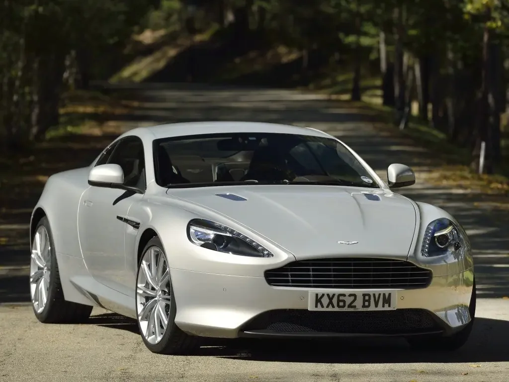 Фото Aston Martin DB9 (2016) — внешний вид, фото 3. Кузов снаружи: пропорции и линии Aston Martin DB9 (2016) — внешний вид, фото 3