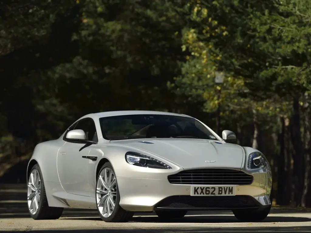 Фото Aston Martin DB9 (2016) — внешний вид, фото 4. Общий вид машины снаружи Aston Martin DB9 (2016) — внешний вид, фото 4