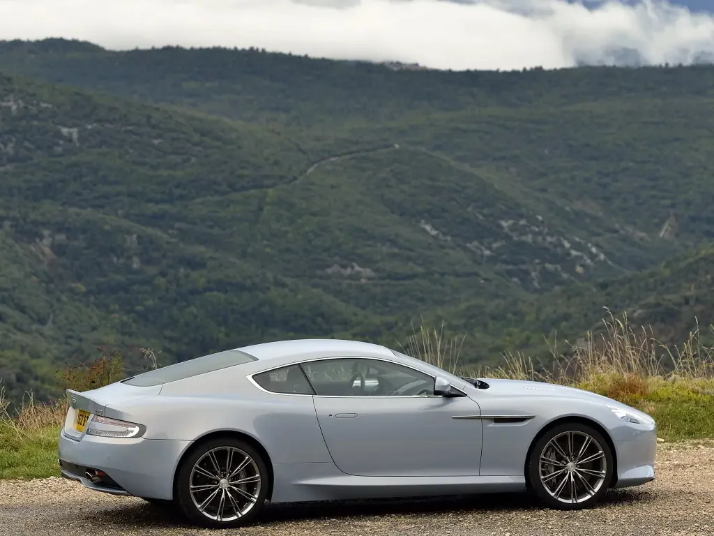 Фото Aston Martin DB9 (2016) — внешний вид, фото 6. Общий вид машины снаружи Aston Martin DB9 (2016) — внешний вид, фото 6