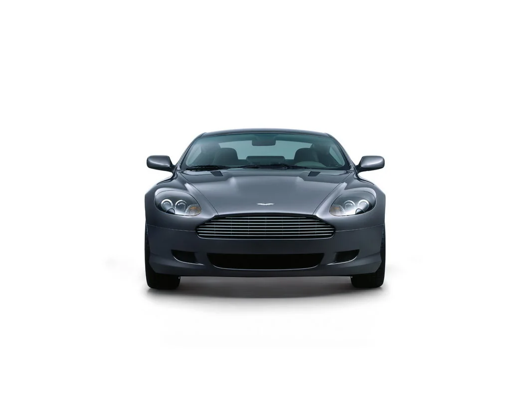 Фото Aston Martin DB9 (2016) — вид спереди, фото 6. Три четверти спереди: видно и «лицо», и профиль разом Aston Martin DB9 (2016) — вид спереди, фото 6