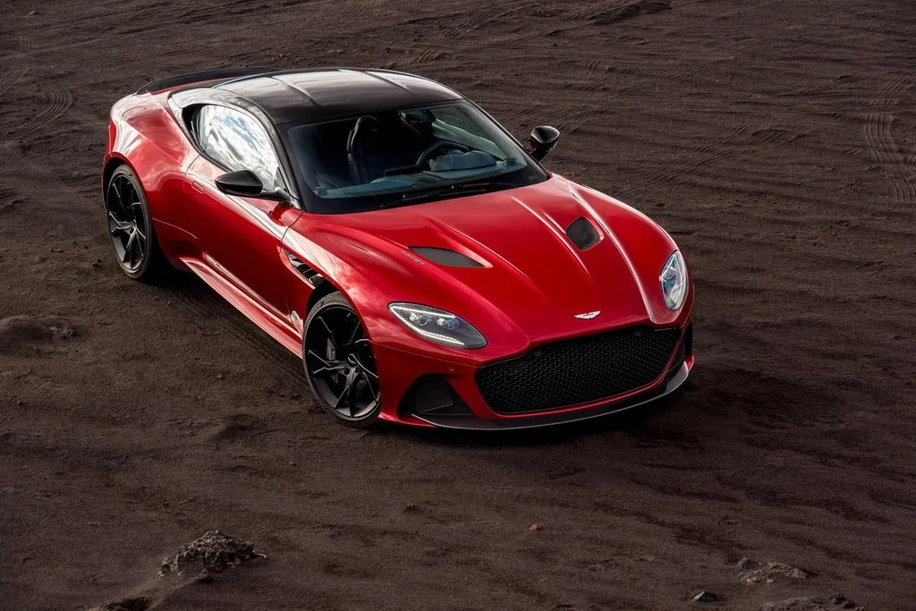 Aston Martin DBS (2022) — внешний вид