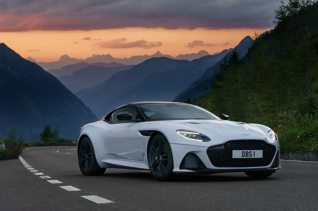 Aston Martin DBS (2022) — внешний вид, фото 2