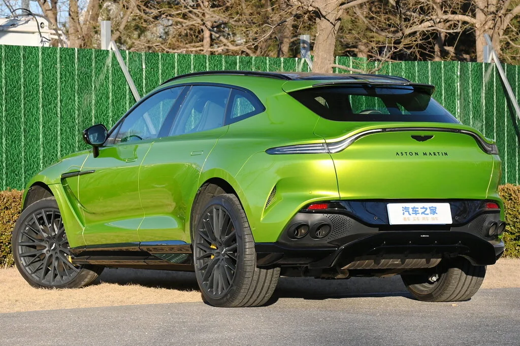 Фото Aston Martin DBX (2022) — внешний вид, фото 3. Кузов снаружи: пропорции и линии Aston Martin DBX (2022) — внешний вид, фото 3