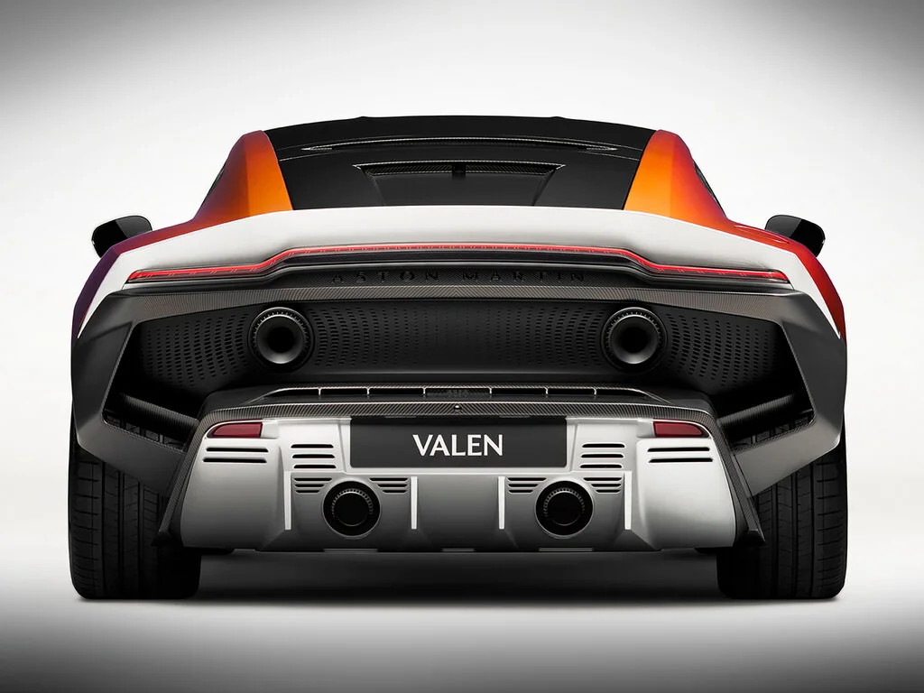 Aston Martin Valen (2026) — вид сзади, фото 2