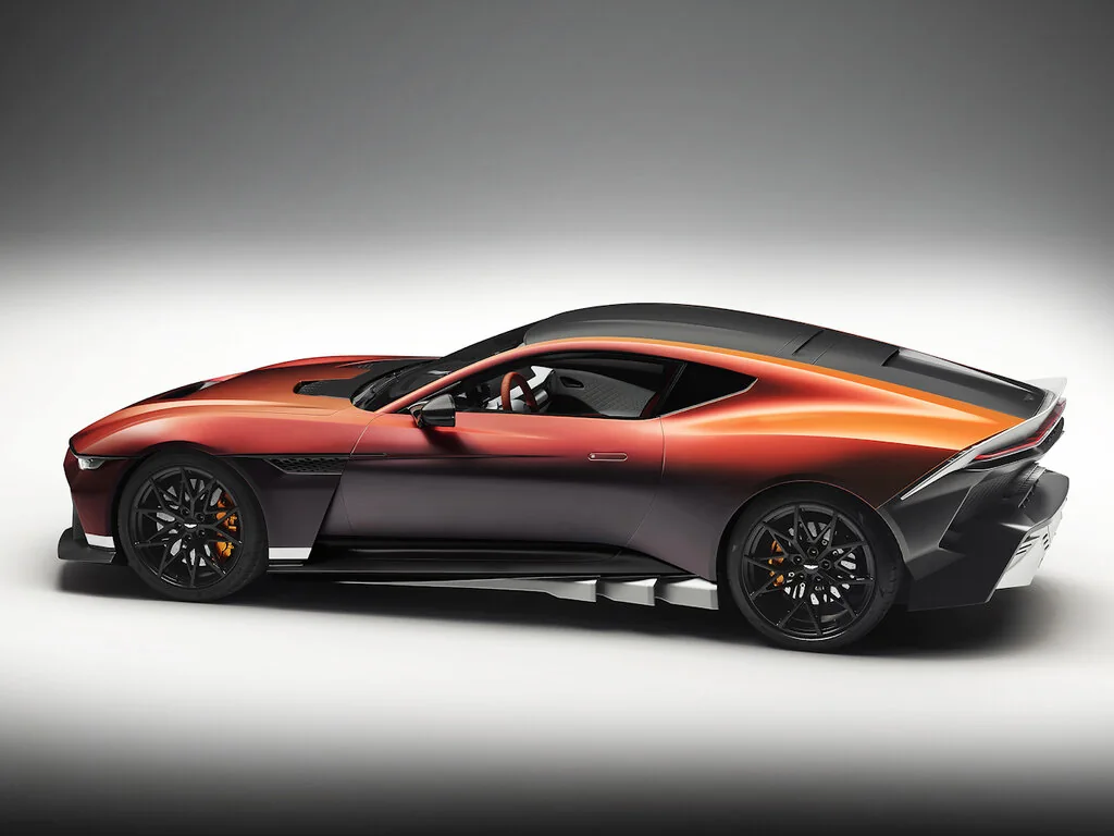 Фото Aston Martin Valen (2026) — вид сбоку. Профиль: длина кузова, линия крыши и посадка на колёсах Aston Martin Valen (2026) — вид сбоку