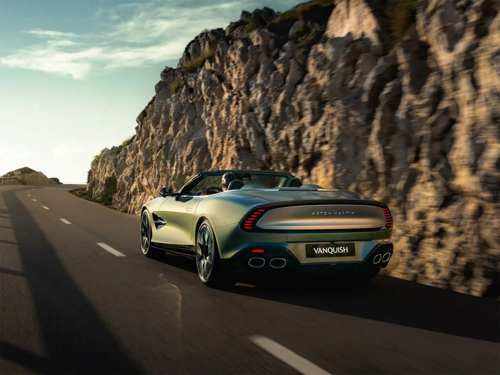 Aston Martin Vanquish (2025) — вид сзади, фото 2