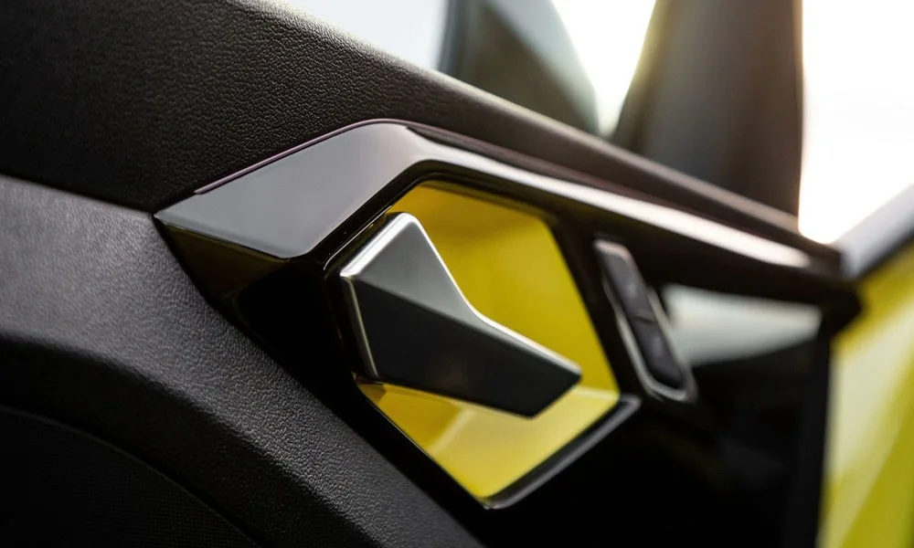 Фото Audi A1 Sportback — дверная карта, фото 2. Подлокотник, динамик и блок стеклоподъёмников Audi A1 Sportback — дверная карта, фото 2