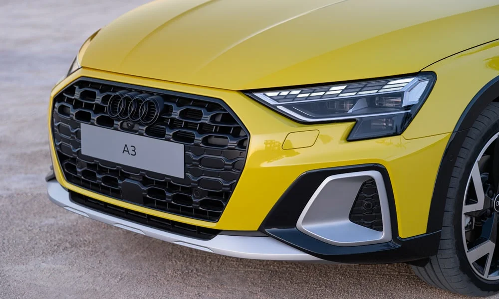 Фото Audi A3 Allstreet (2024) — вид спереди, фото 6. Оптика, решётка и бампер — первое впечатление о модели Audi A3 Allstreet (2024) — вид спереди, фото 6