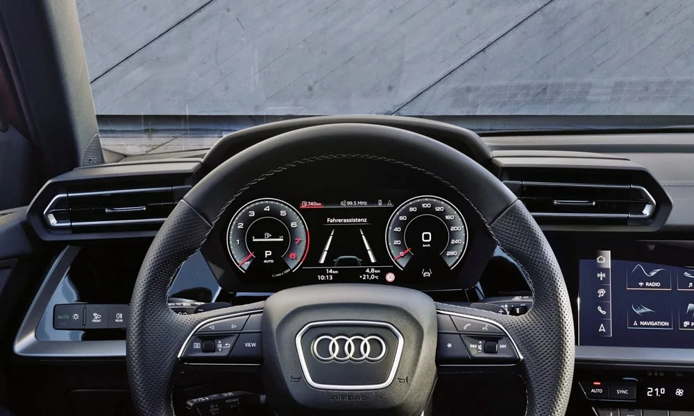 Фото Audi A3 — приборная панель. Скорость, запас хода и подсказки ассистентов перед глазами Audi A3 — приборная панель