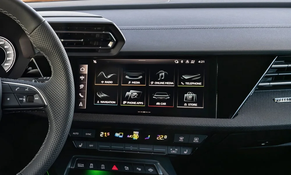 Фото Audi A3 — экран мультимедиа. Интерфейс медиасистемы крупным планом Audi A3 — экран мультимедиа