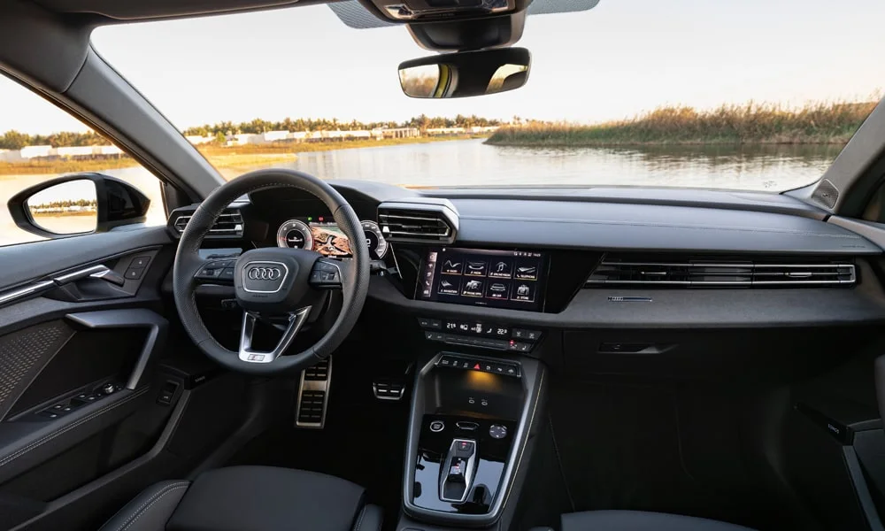 Фото Audi A3 Sportback — интерьер, фото 2. Общий план салона: архитектура панели, консоль и кресла Audi A3 Sportback — интерьер, фото 2