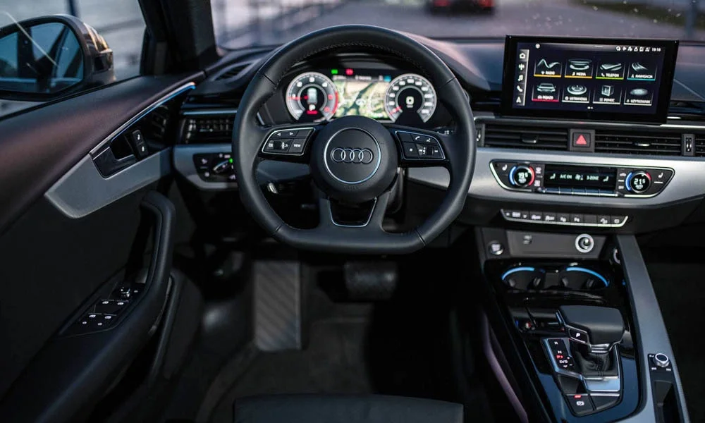 Фото Audi A4 allroad quattro — передняя панель, фото 2. Архитектура передней панели: ярусы, вставки и консоль в тёмной гамме Audi A4 allroad quattro — передняя панель, фото 2