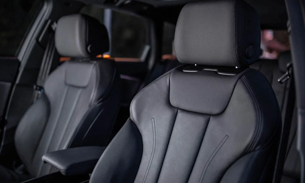 Фото Audi A4 allroad quattro — передние сиденья, фото 2. Профиль кресел: боковая поддержка и подголовники Audi A4 allroad quattro — передние сиденья, фото 2