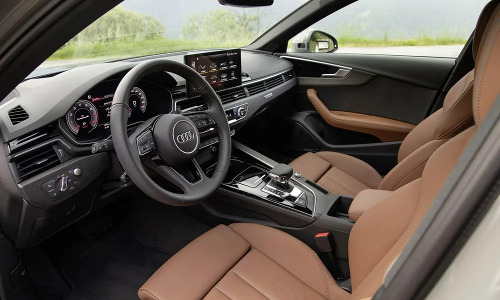 Фото Audi A4 allroad quattro — интерьер, фото 2. Общий план салона: архитектура панели, консоль и кресла. Уровень отделки читается по стыкам панелей и мягким поверхностям в зонах касания Audi A4 allroad quattro — интерьер, фото 2