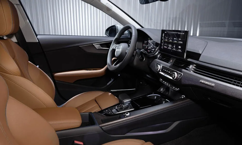 Фото Audi A4 allroad quattro — интерьер, фото 3. Интерьер с коричневой отделкой — видно сочетание материалов панели и кресел Audi A4 allroad quattro — интерьер, фото 3