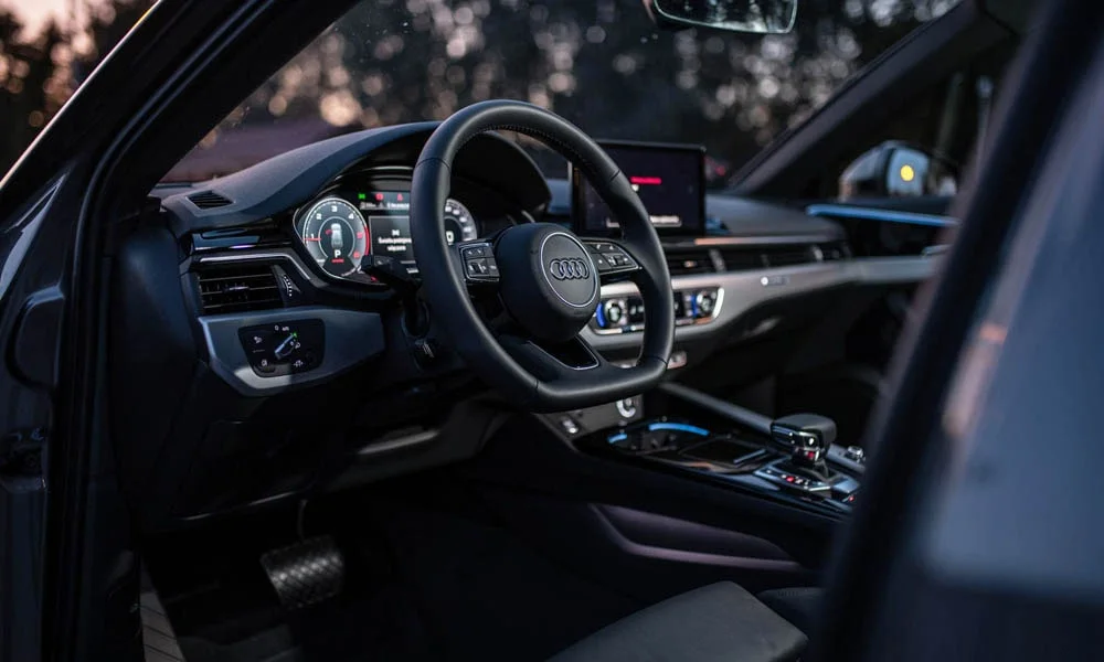 Фото Audi A4 allroad quattro — интерьер, фото 4. Общий план салона: архитектура панели, консоль и кресла Audi A4 allroad quattro — интерьер, фото 4