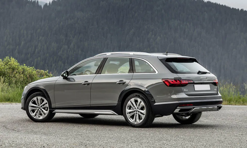 Фото Audi A4 allroad quattro — вид сзади, фото 7. Линия крыши, стойки и задняя дверь в сером исполнении Audi A4 allroad quattro — вид сзади, фото 7