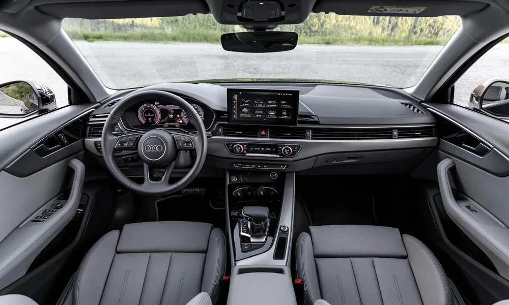 Фото Audi A4 Avant — передняя панель. Компоновка экранов, дефлекторов и консоли Audi A4 Avant — передняя панель