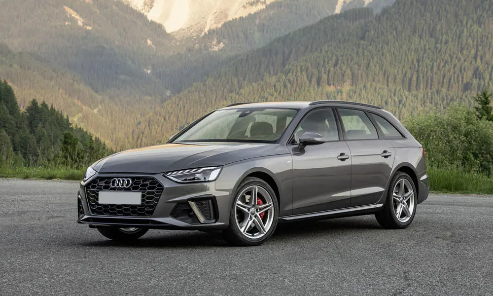 Фото Audi A4 Avant — вид спереди, фото 8. Передок в сером исполнении — крупная светотехника и выразительный бампер. Рисунок ходовых огней — подпись модели, по нему её узнают в потоке Audi A4 Avant — вид спереди, фото 8