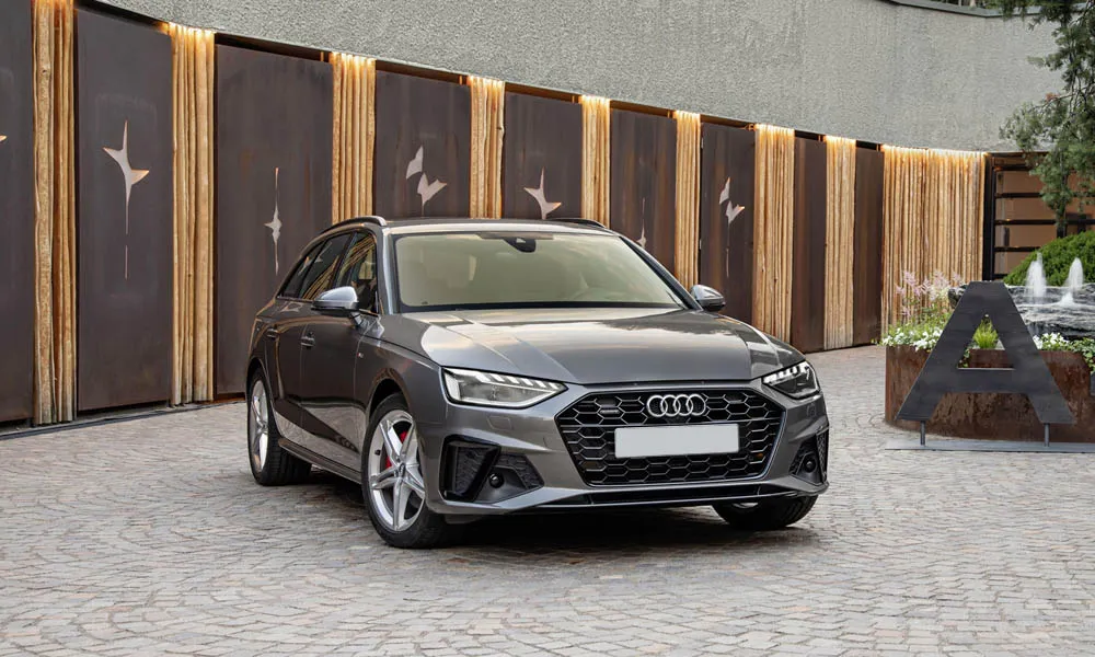 Фото Audi A4 Avant — вид спереди, фото 9. Передок в сером исполнении — крупная светотехника и выразительный бампер Audi A4 Avant — вид спереди, фото 9
