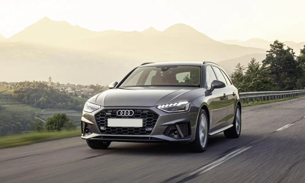 Фото Audi A4 Avant — вид спереди, фото 10. Оптика, решётка и бампер — первое впечатление о модели. Рисунок ходовых огней — подпись модели, по нему её узнают в потоке Audi A4 Avant — вид спереди, фото 10