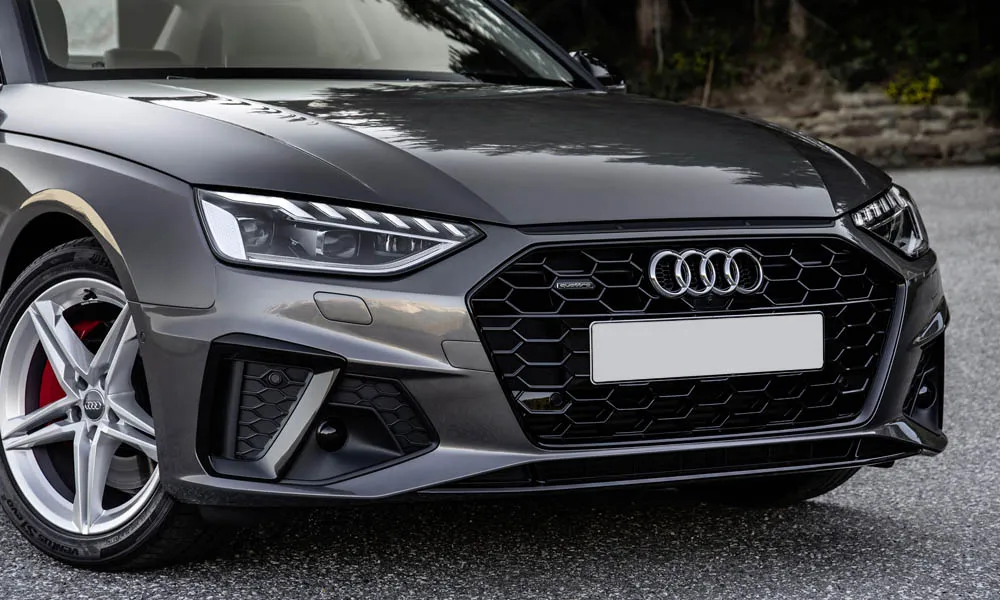 Фото Audi A4 — вид спереди, фото 6. Анфас: пропорции капота, посадка кузова и графика ходовых огней Audi A4 — вид спереди, фото 6