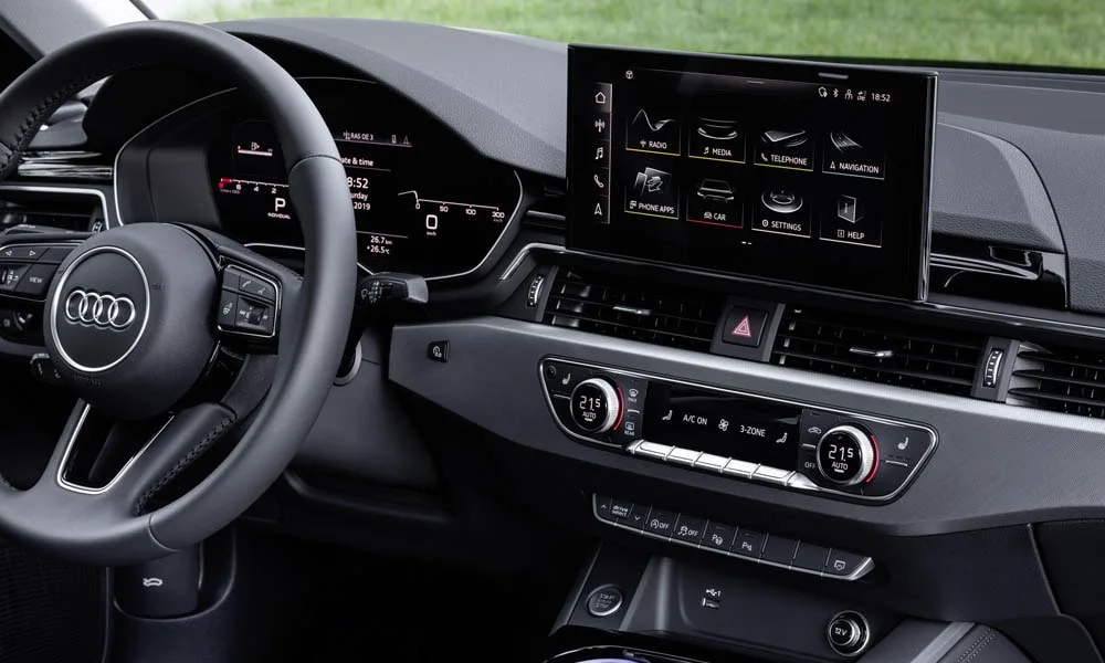 Фото Audi A4 — экран мультимедиа, фото 2. Горизонтальный экран мультимедиа на передней панели. Быстрота отклика интерфейса важнее диагонали — оцените её на тест-драйве Audi A4 — экран мультимедиа, фото 2