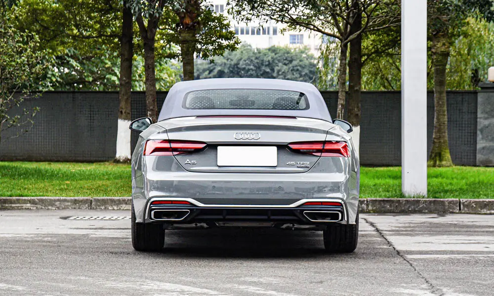 Фото Audi A5 (2024) — вид сзади, фото 8. Графика фонарей, бампер и оформление пятой двери. Светодиодная полоса или раздельные секции — задняя оптика стала главным украшением кормы Audi A5 (2024) — вид сзади, фото 8