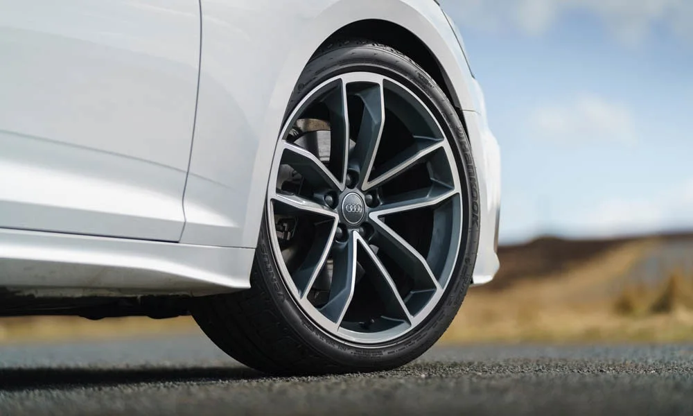 Фото Audi A5 — колесо и диск, фото 2. Пятилучевой диск — классика, лёгкая в мойке и визуально стройная. При подборе зимнего комплекта сохраняйте наружный диаметр колеса Audi A5 — колесо и диск, фото 2