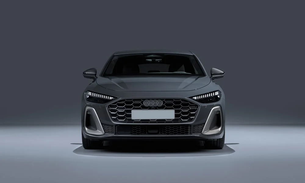 Фото Audi A5 Sportback — вид спереди, фото 10. Оптика, решётка и бампер — первое впечатление о модели. Дневные ходовые огни включаются автоматически с запуском Audi A5 Sportback — вид спереди, фото 10