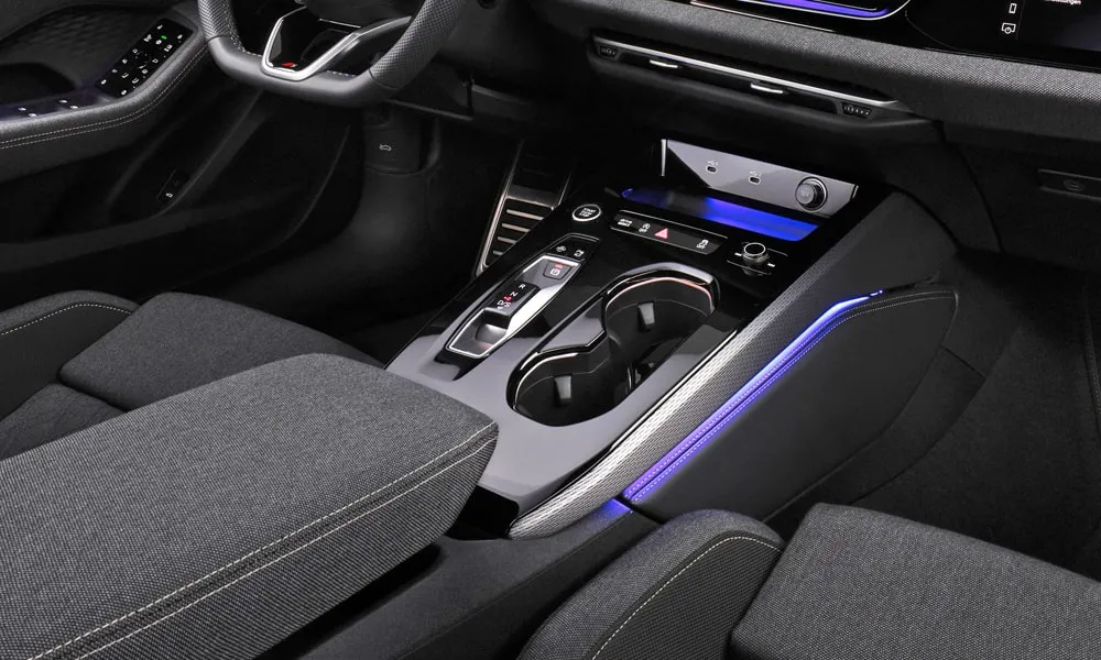 Фото Audi A5 Sportback — интерьер. Общий план салона: архитектура панели, консоль и кресла Audi A5 Sportback — интерьер
