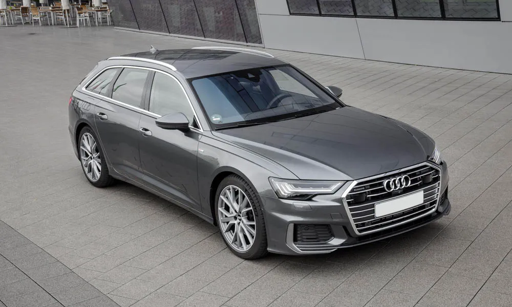 Фото Audi A6 Avant — вид спереди, фото 7. Передок в сером исполнении — крупная светотехника и выразительный бампер Audi A6 Avant — вид спереди, фото 7