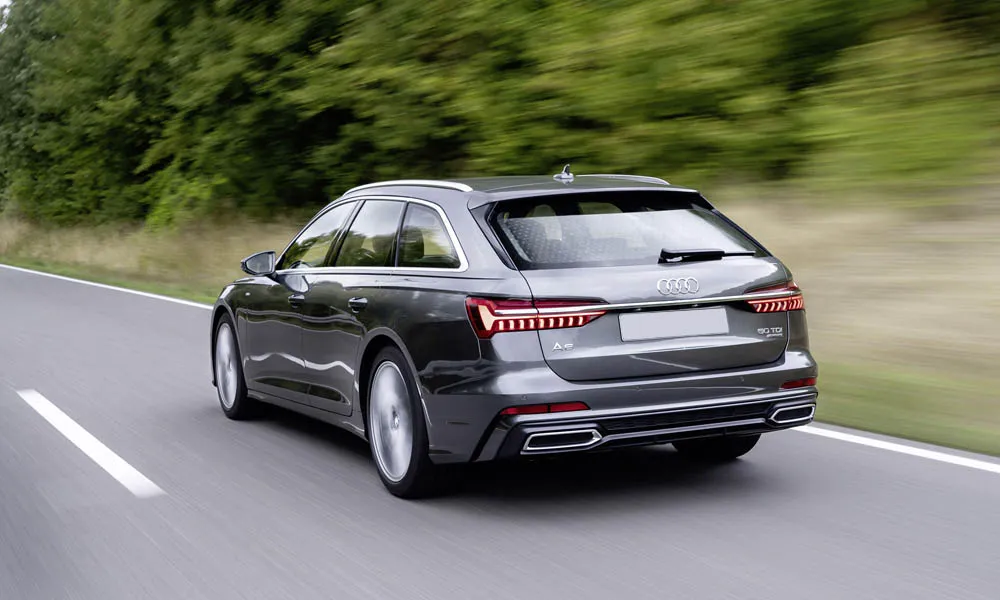 Фото Audi A6 Avant — вид сзади, фото 7. Графика фонарей, бампер и оформление пятой двери. Светодиодная полоса или раздельные секции — задняя оптика стала главным украшением кормы Audi A6 Avant — вид сзади, фото 7