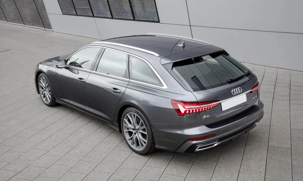 Фото Audi A6 Avant — вид сзади, фото 10. Серый кузов сзади — фонари и бампер определяют ночной образ модели. Насадки выхлопа или их имитация внизу бампера различают версии Audi A6 Avant — вид сзади, фото 10
