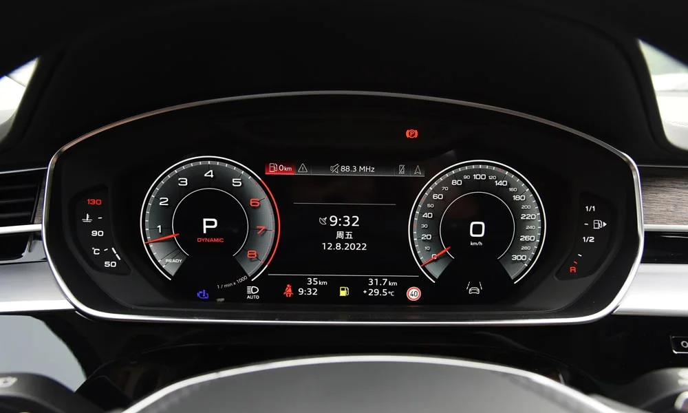 Фото Audi A8 L (2024) — приборная панель. Экран приборов за рулём — вся ходовая информация перед глазами Audi A8 L (2024) — приборная панель