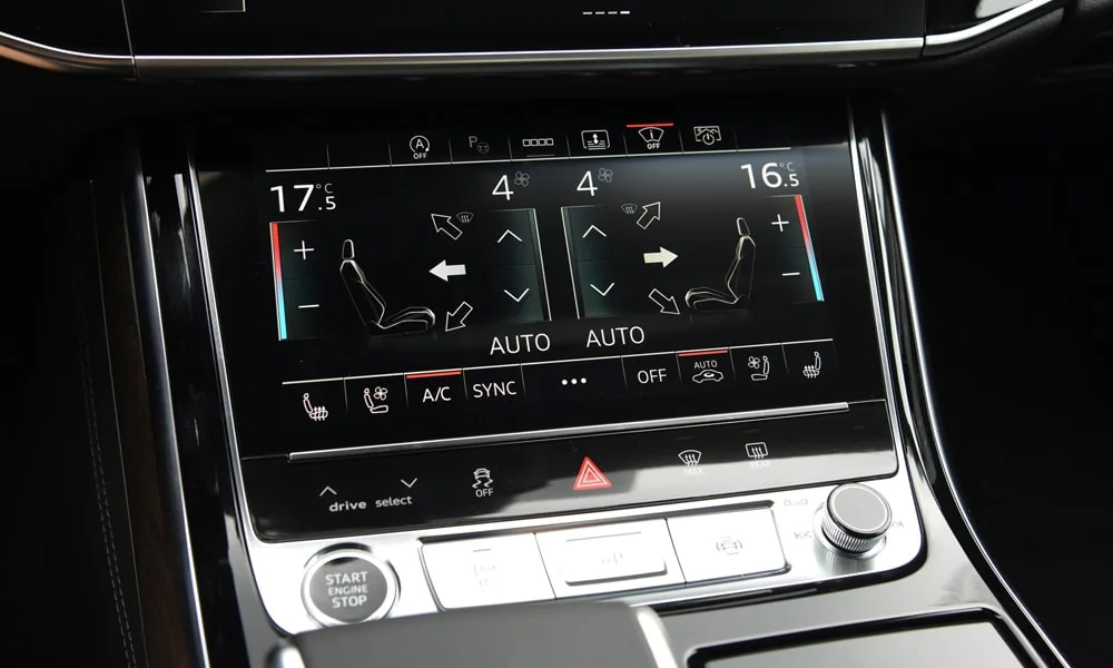 Фото Audi A8 L (2024) — экран мультимедиа, фото 2. Сдвоенный экран во всю ширину передней панели Audi A8 L (2024) — экран мультимедиа, фото 2