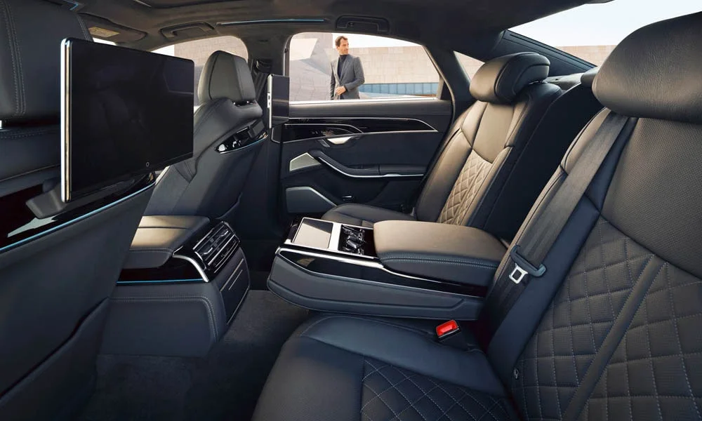 Фото Audi A8 (2024) — передняя панель. Компоновка экранов, дефлекторов и консоли Audi A8 (2024) — передняя панель