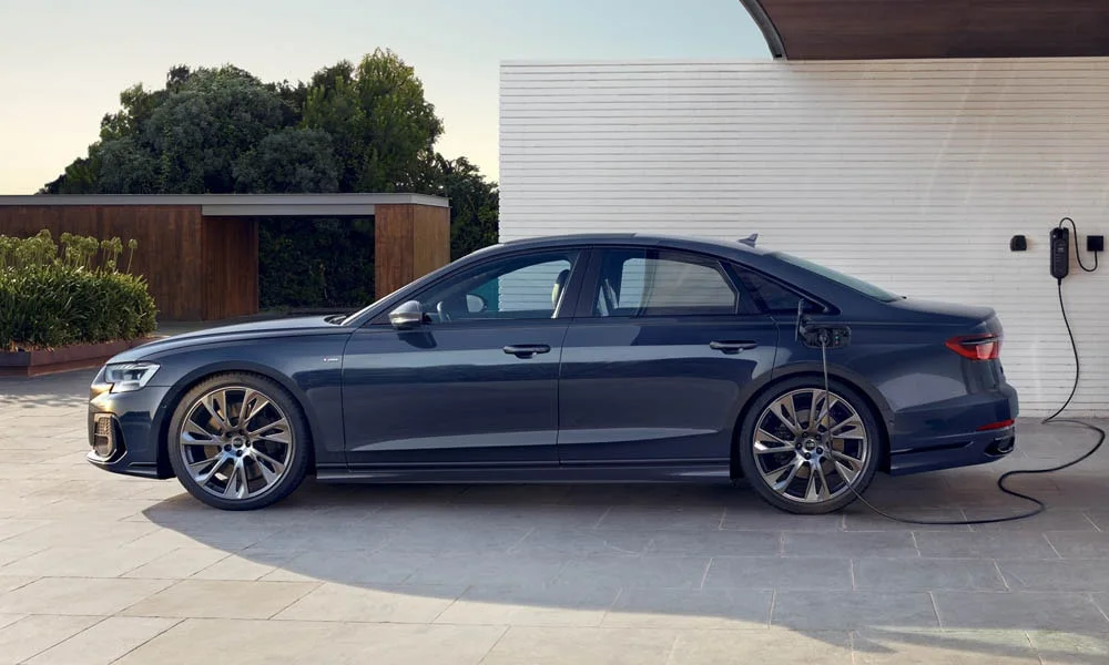 Фото Audi A8 (2024) — вид сбоку, фото 2. Профиль кузова: колёсная база, свесы и линия остекления Audi A8 (2024) — вид сбоку, фото 2