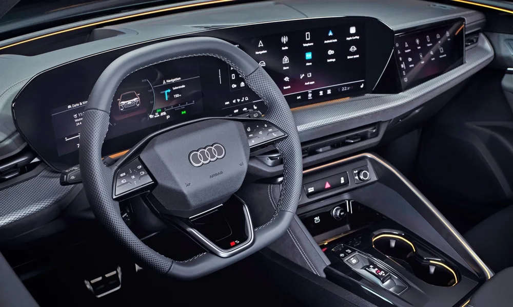 Фото Audi Q5 (2024) — приборная панель, фото 2. Скорость, запас хода и подсказки ассистентов перед глазами. Запас хода и расход выводятся крупно — главные цифры ежедневных поездок Audi Q5 (2024) — приборная панель, фото 2