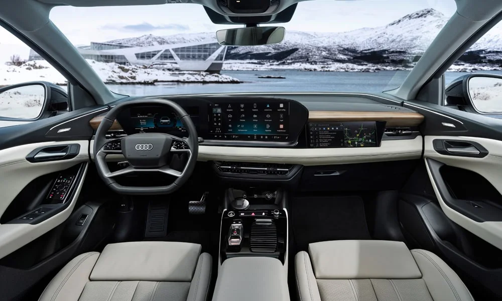 Фото Audi Q6 e-tron (2024) — передняя панель. Компоновка экранов, дефлекторов и консоли Audi Q6 e-tron (2024) — передняя панель
