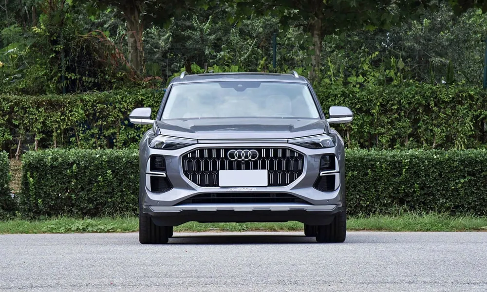 Фото Audi Q6 (2024) — вид спереди, фото 5. Оптика, решётка и бампер — первое впечатление о модели Audi Q6 (2024) — вид спереди, фото 5