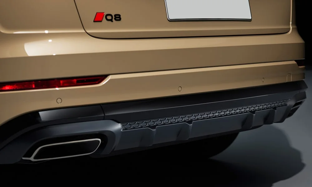 Фото Audi Q8 (2024) — вид сзади, фото 10. Графика фонарей, бампер и оформление пятой двери. Насадки выхлопа или их имитация внизу бампера различают версии Audi Q8 (2024) — вид сзади, фото 10
