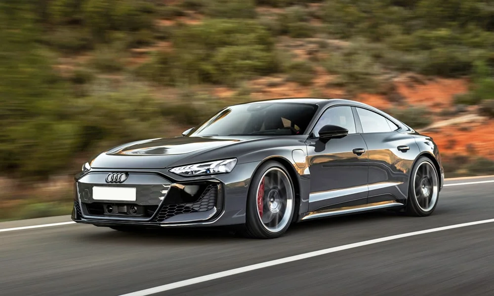 Фото Audi RS e-tron GT (2024) — вид спереди, фото 5. Оптика, решётка и бампер — первое впечатление о модели Audi RS e-tron GT (2024) — вид спереди, фото 5