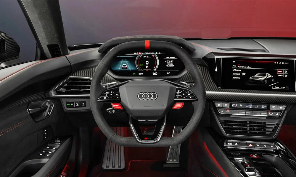 Фото Audi RS e-tron GT (2024) — приборная панель. Экран приборов за рулём — вся ходовая информация перед глазами. Запас хода и расход выводятся крупно — главные цифры ежедневных поездок Audi RS e-tron GT (2024) — приборная панель