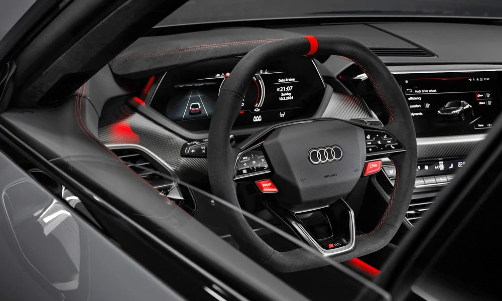 Фото Audi RS e-tron GT (2024) — приборная панель, фото 2. Экран приборов за рулём — вся ходовая информация перед глазами Audi RS e-tron GT (2024) — приборная панель, фото 2