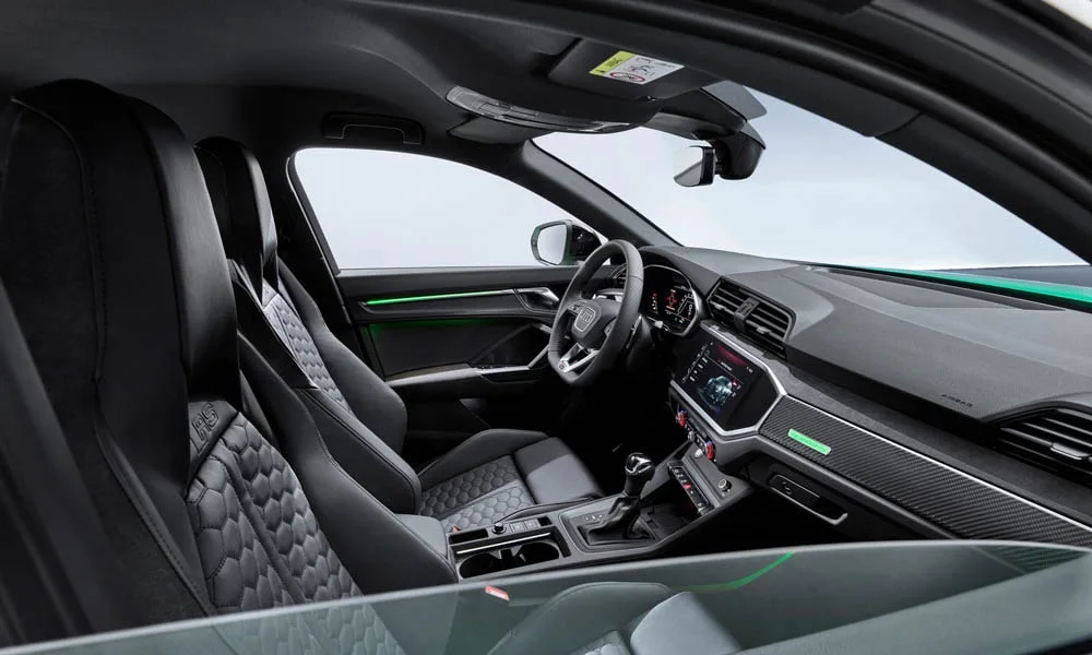 Фото Audi RS Q3 Sportback (2024) — интерьер. Общий план салона: архитектура панели, консоль и кресла Audi RS Q3 Sportback (2024) — интерьер